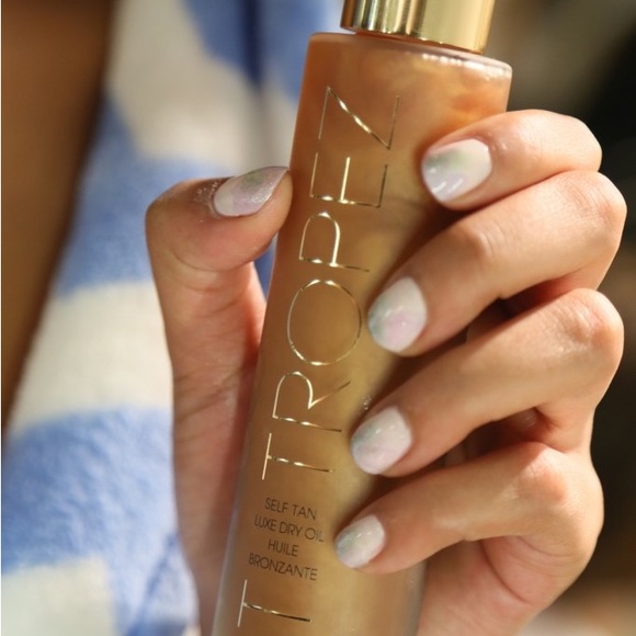 St Tropez Ultimate Tanning Kit (includes Clarins and high quality tanning mitt) - Picture 12 of 16